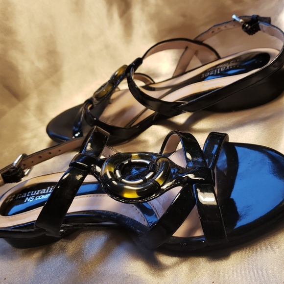 sandals - Picture 3 of 3